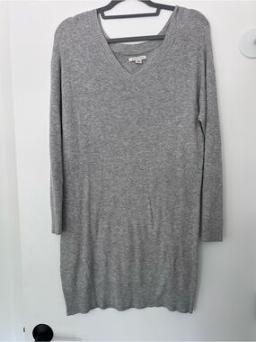 American Eagle Outfitters Light Gray V-Neck Long Sleeve Knit Dress